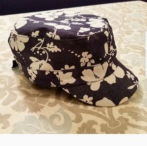 Cute hat with short brim